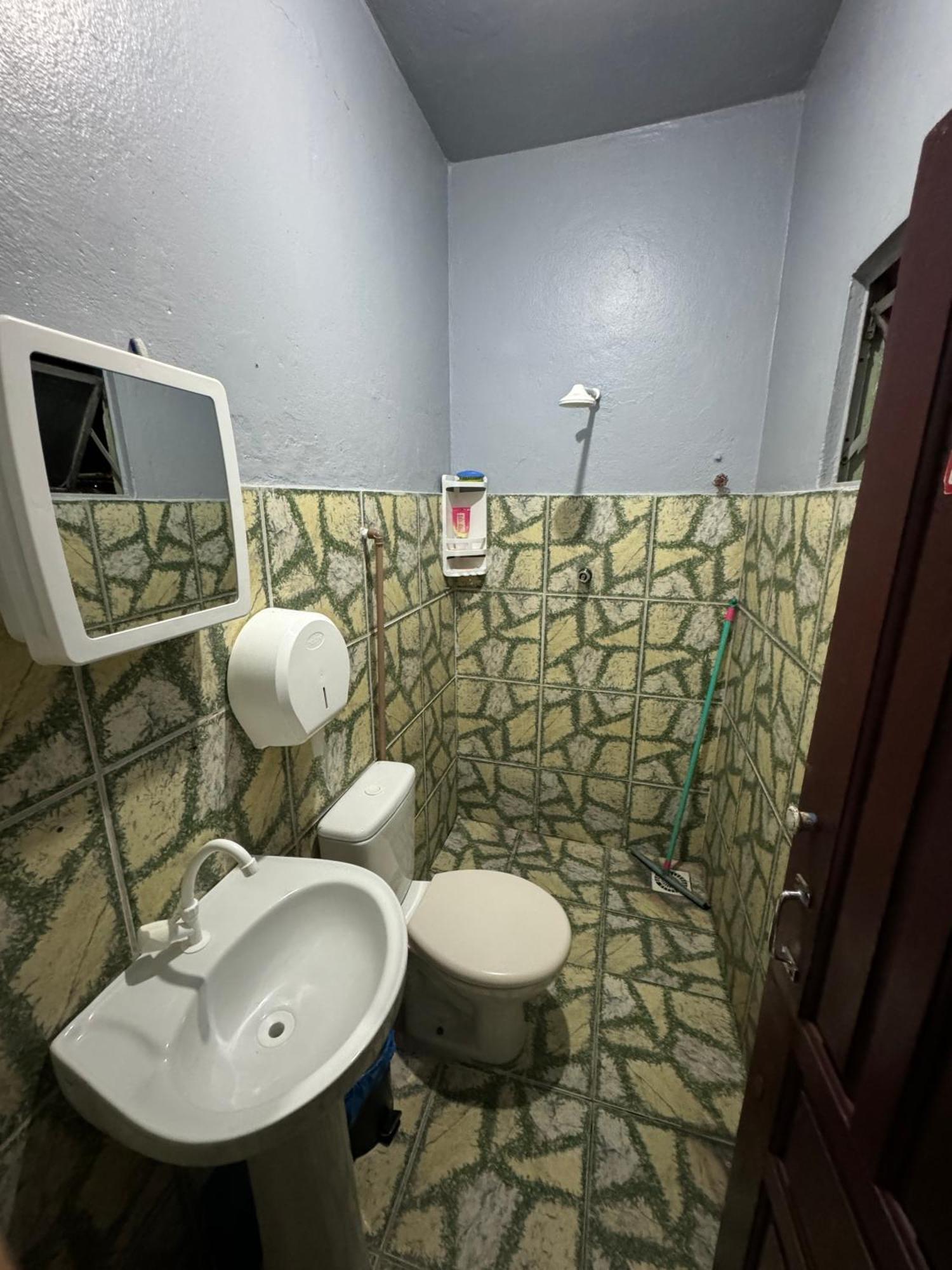 Discovery Hostel Манаус Екстер'єр фото